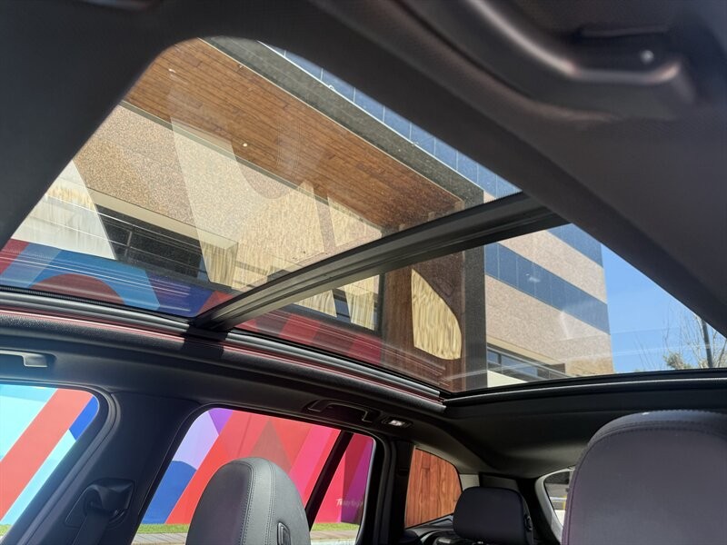 BMW X3 Vehicle Full-screen Gallery Image 27