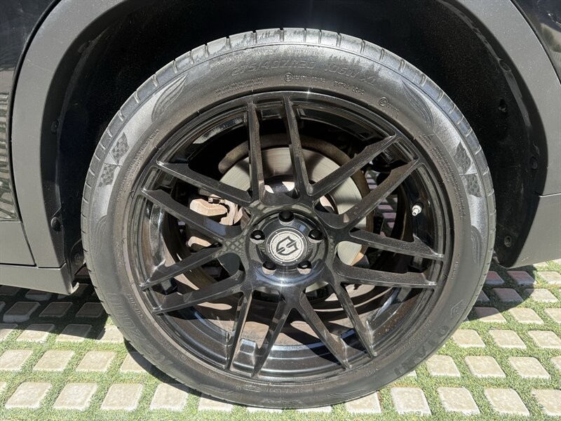 BMW X3 Vehicle Full-screen Gallery Image 30