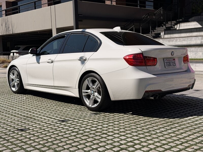 BMW 3 Series Vehicle Full-screen Gallery Image 07
