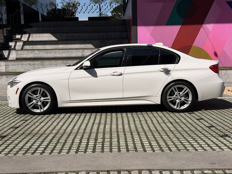 BMW 3 Series Vehicle Full-screen Gallery Image 08