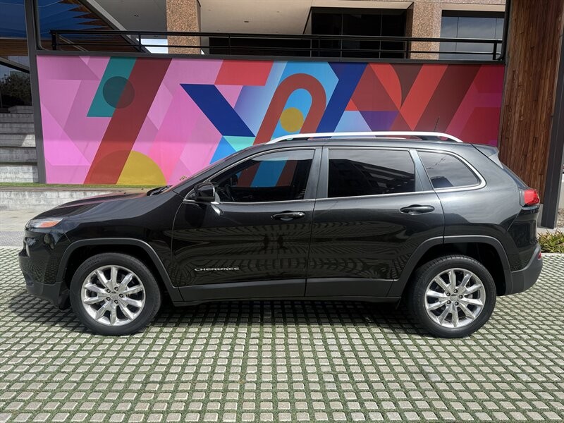 Jeep Cherokee Vehicle Full-screen Gallery Image 2