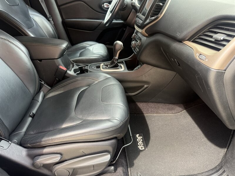 Jeep Cherokee Vehicle Full-screen Gallery Image 21