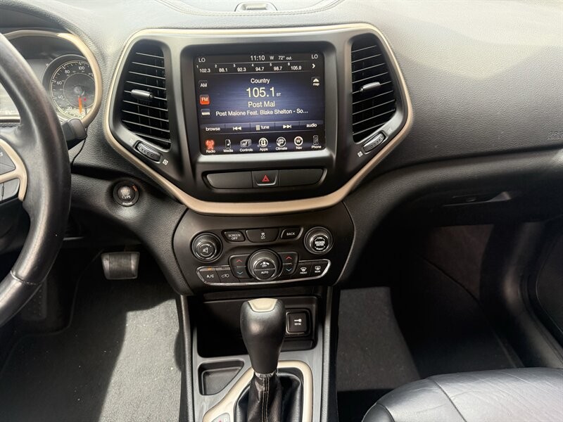 Jeep Cherokee Vehicle Full-screen Gallery Image 35