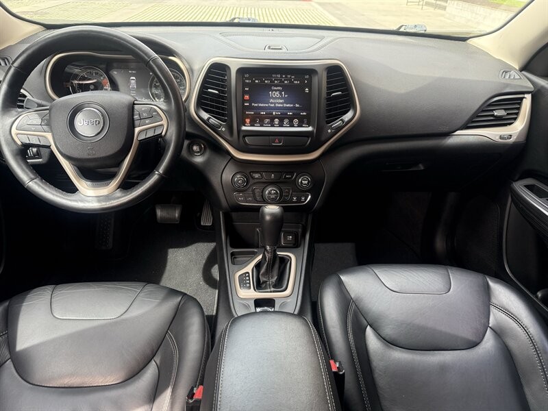 Jeep Cherokee Vehicle Full-screen Gallery Image 45