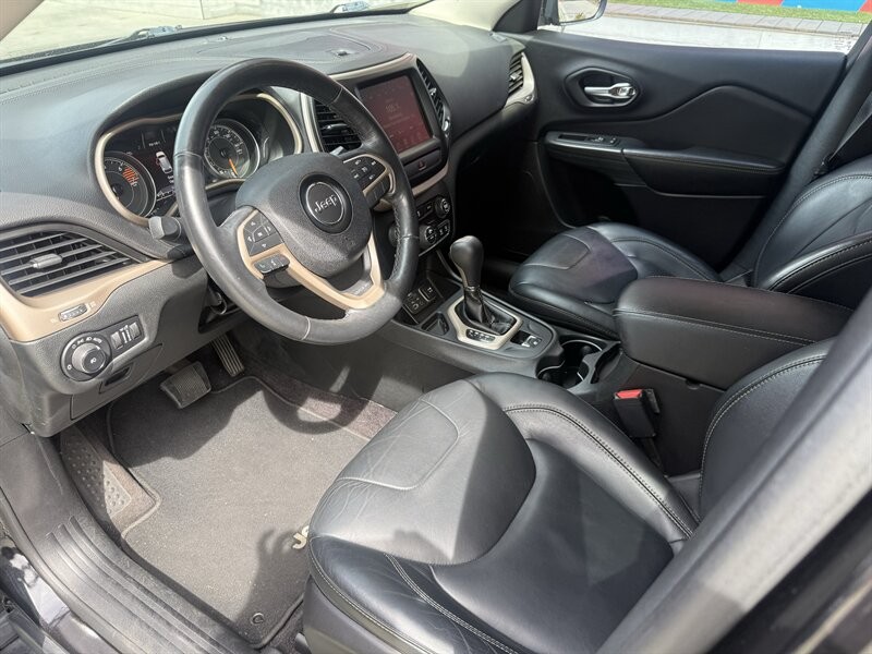 Jeep Cherokee Vehicle Full-screen Gallery Image 50