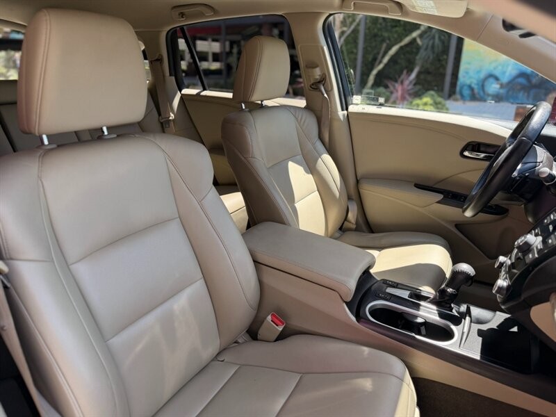 Acura RDX Vehicle Full-screen Gallery Image 15