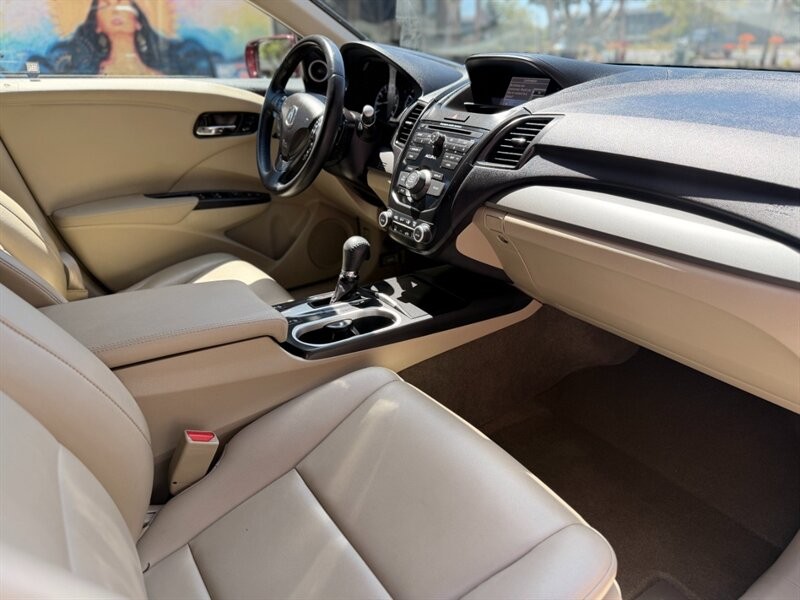 Acura RDX Vehicle Full-screen Gallery Image 16