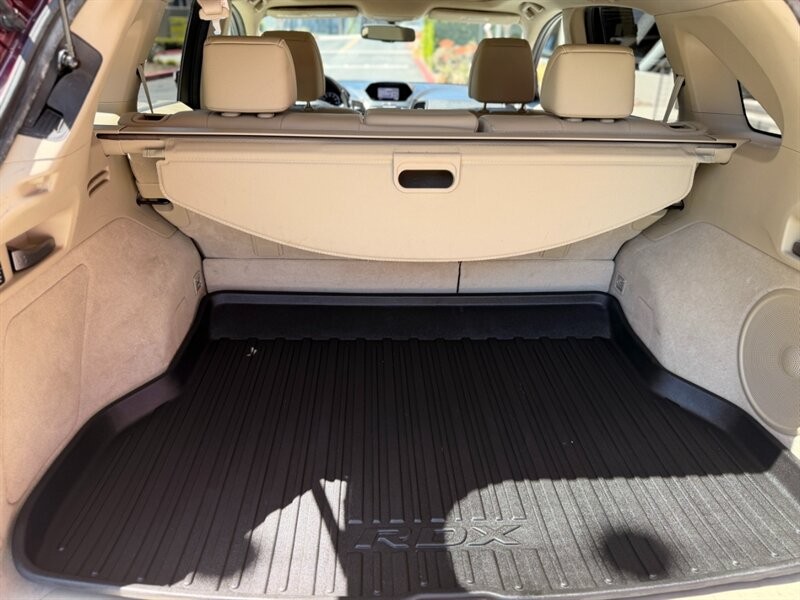 Acura RDX Vehicle Full-screen Gallery Image 17