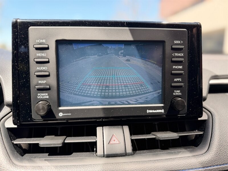 Toyota RAV4 Vehicle Full-screen Gallery Image 21