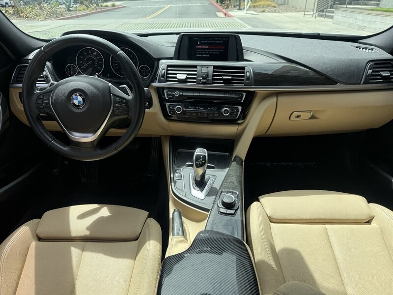 BMW 3 Series Vehicle Full-screen Gallery Image 16
