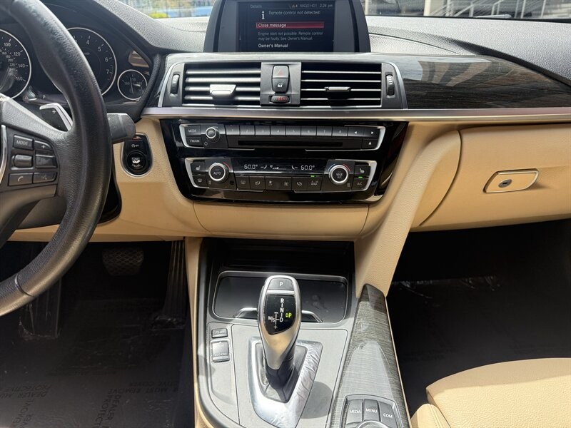 BMW 3 Series Vehicle Full-screen Gallery Image 17