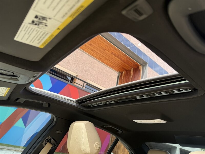 BMW 3 Series Vehicle Full-screen Gallery Image 20
