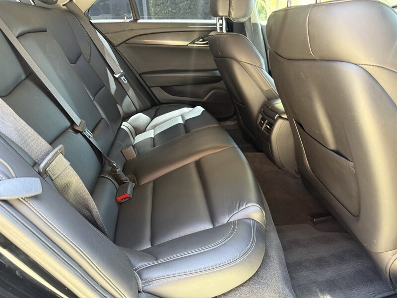 Cadillac ATS Vehicle Full-screen Gallery Image 18