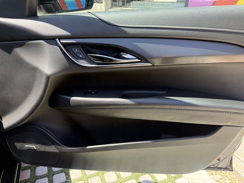 Cadillac ATS Vehicle Full-screen Gallery Image 19