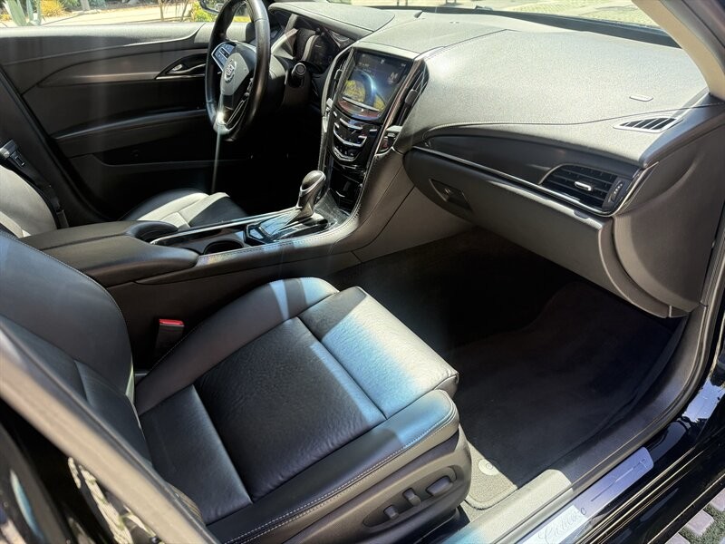 Cadillac ATS Vehicle Full-screen Gallery Image 20
