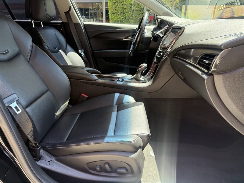 Cadillac ATS Vehicle Full-screen Gallery Image 21