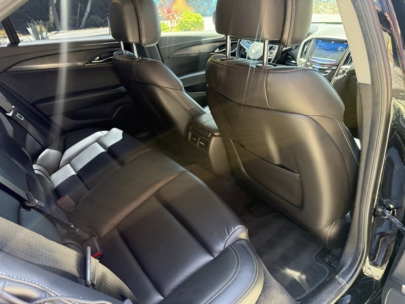 Cadillac ATS Vehicle Full-screen Gallery Image 25