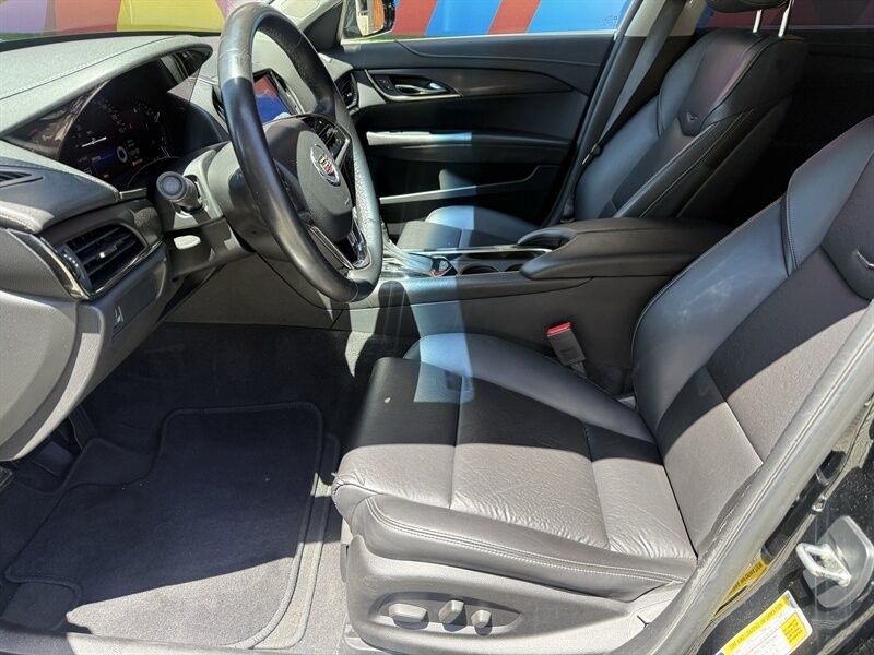 Cadillac ATS Vehicle Full-screen Gallery Image 31