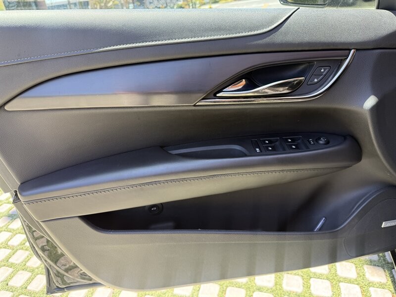 Cadillac ATS Vehicle Full-screen Gallery Image 32