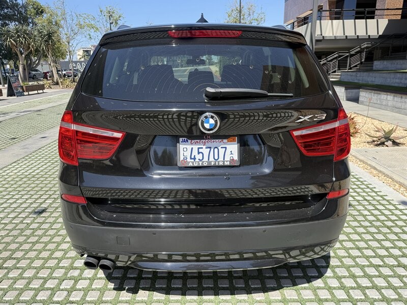 BMW X3 Vehicle Full-screen Gallery Image 4