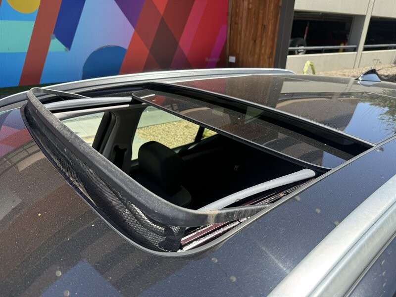 BMW X3 Vehicle Full-screen Gallery Image 9