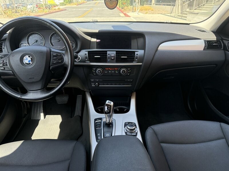 BMW X3 Vehicle Full-screen Gallery Image 20