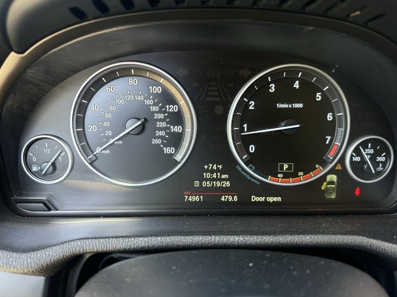 BMW X3 Vehicle Full-screen Gallery Image 26