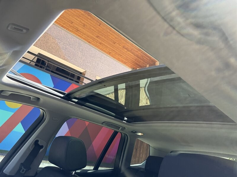 BMW X3 Vehicle Full-screen Gallery Image 27