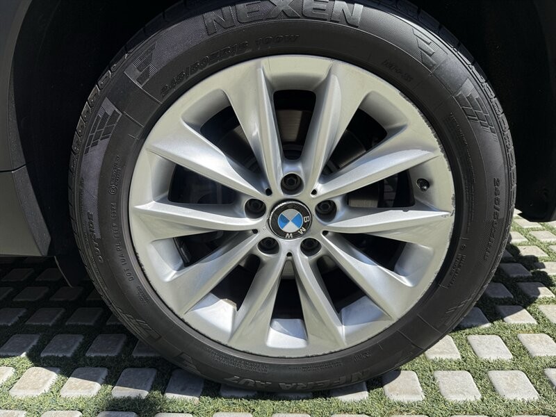 BMW X3 Vehicle Full-screen Gallery Image 28