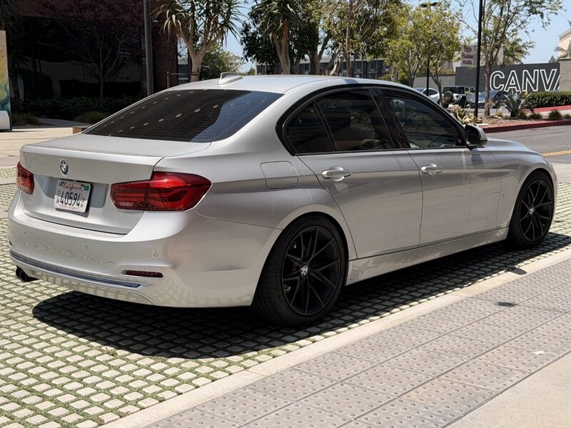 BMW 3 Series Vehicle Full-screen Gallery Image 5