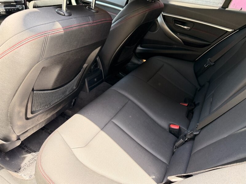 BMW 3 Series Vehicle Full-screen Gallery Image 11