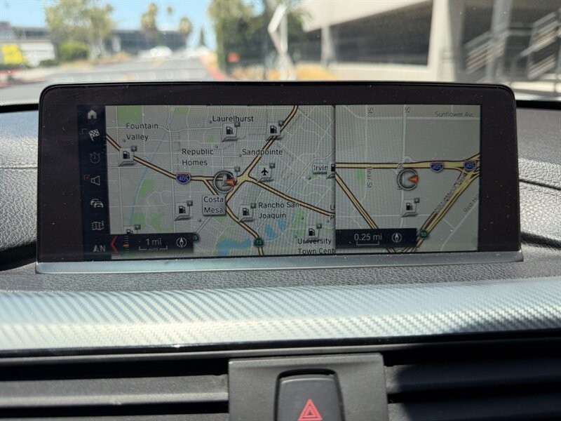 BMW 3 Series Vehicle Full-screen Gallery Image 18