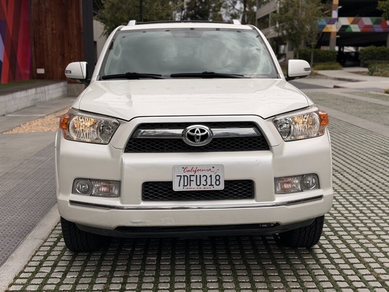 Toyota 4Runner Vehicle Full-screen Gallery Image 02