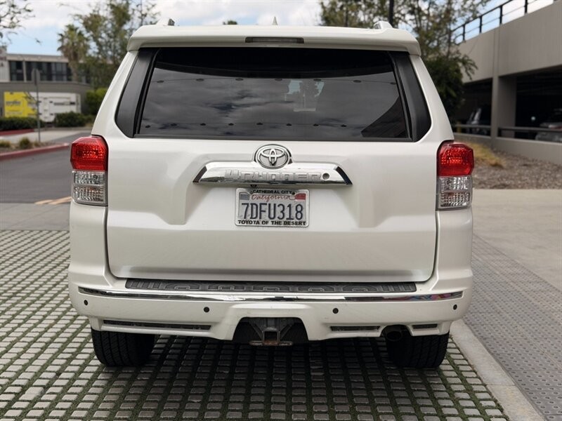 Toyota 4Runner Vehicle Full-screen Gallery Image 06