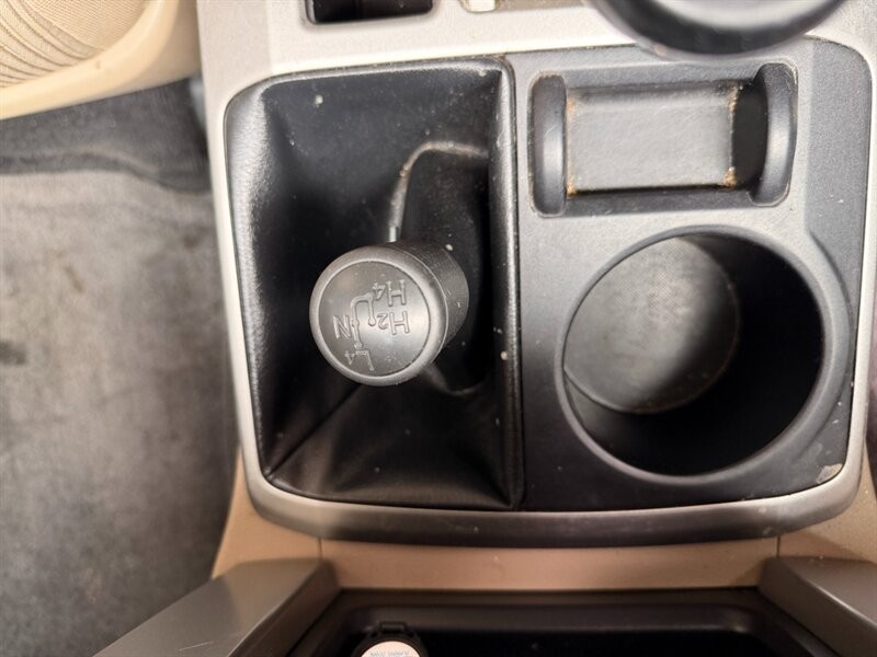 Toyota 4Runner Vehicle Full-screen Gallery Image 18