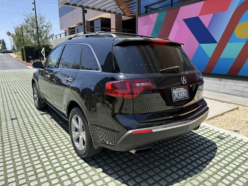 Acura MDX Vehicle Full-screen Gallery Image 03