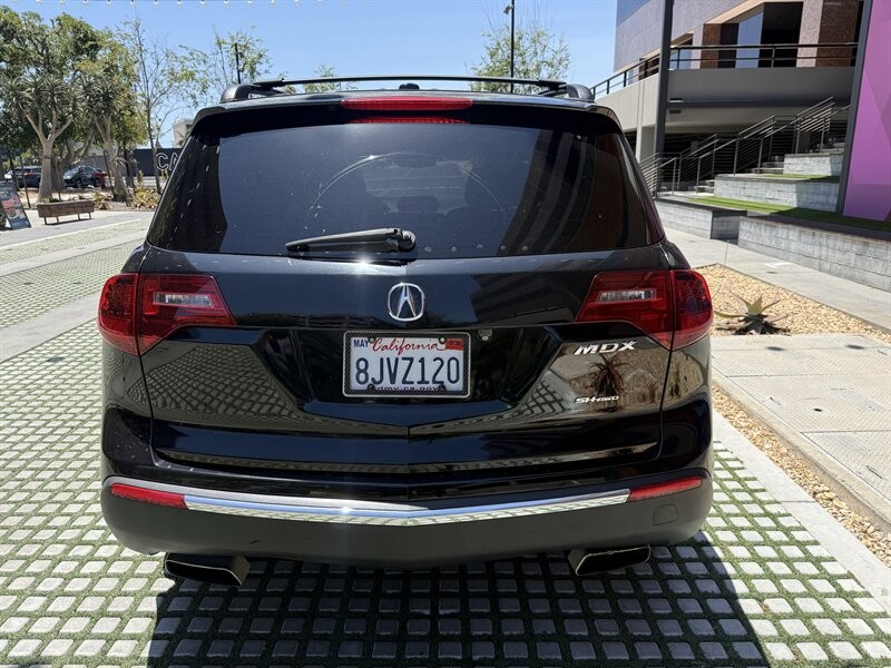 Acura MDX Vehicle Full-screen Gallery Image 04