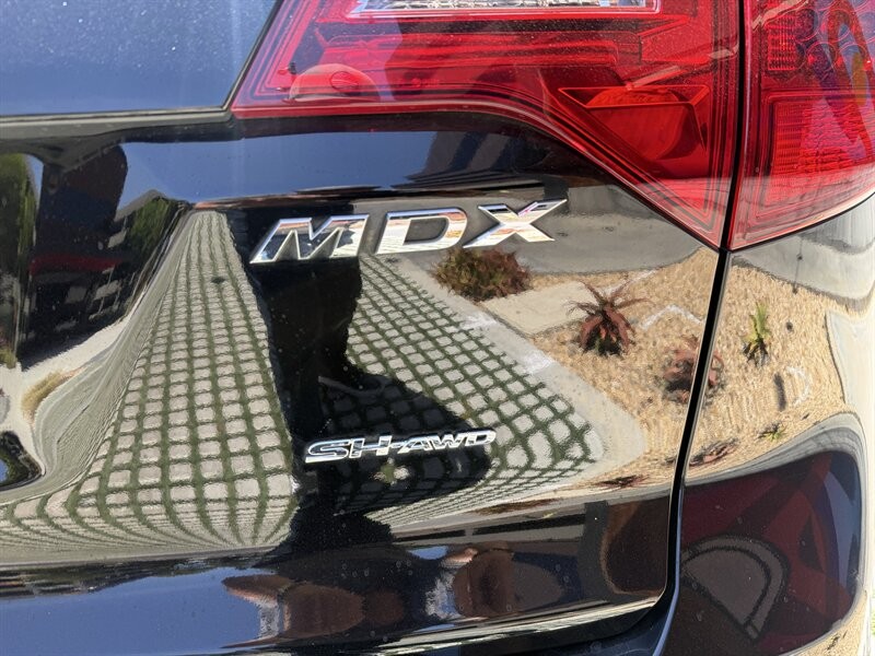 Acura MDX Vehicle Full-screen Gallery Image 05