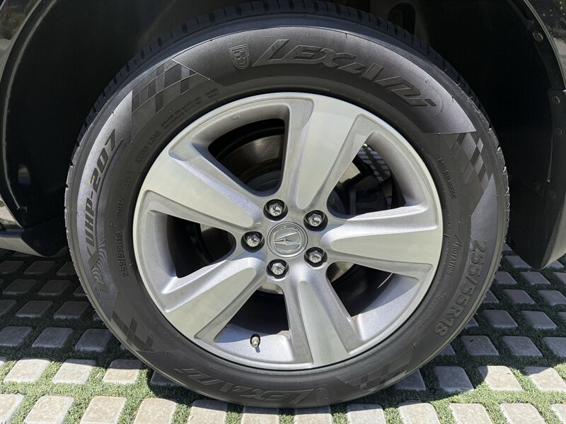 Acura MDX Vehicle Full-screen Gallery Image 13