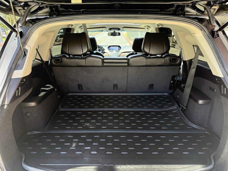 Acura MDX Vehicle Full-screen Gallery Image 14