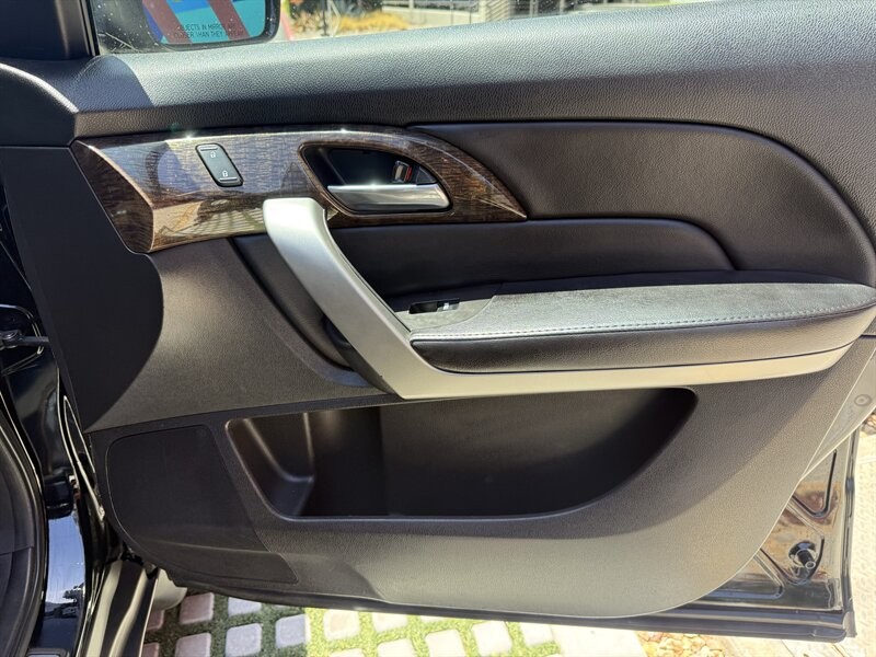 Acura MDX Vehicle Full-screen Gallery Image 19
