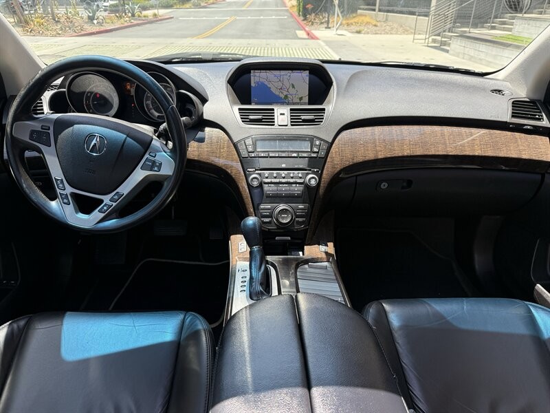 Acura MDX Vehicle Full-screen Gallery Image 25
