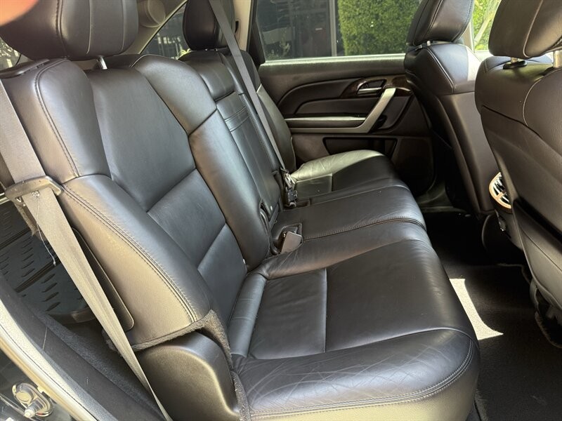 Acura MDX Vehicle Full-screen Gallery Image 28