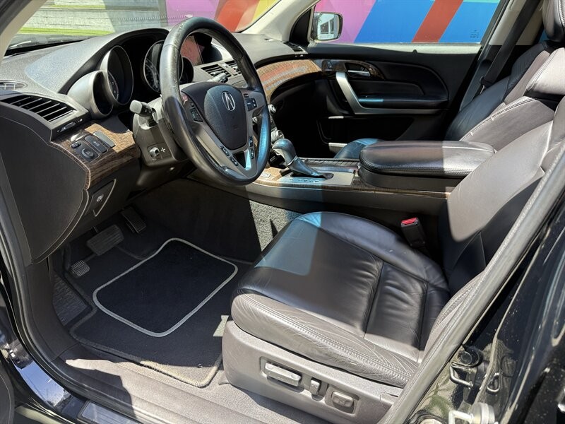 Acura MDX Vehicle Full-screen Gallery Image 32