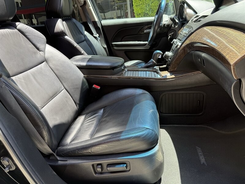 Acura MDX Vehicle Full-screen Gallery Image 33