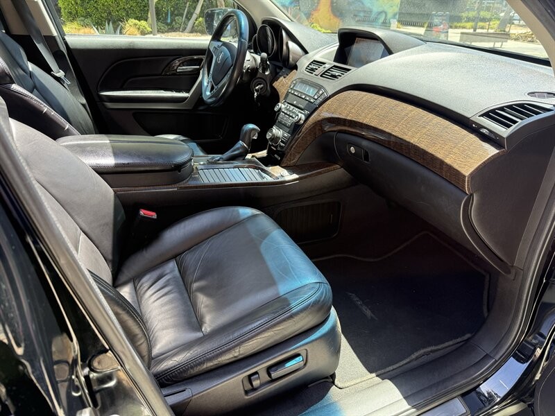 Acura MDX Vehicle Full-screen Gallery Image 37