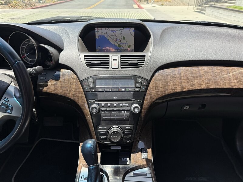 Acura MDX Vehicle Full-screen Gallery Image 40
