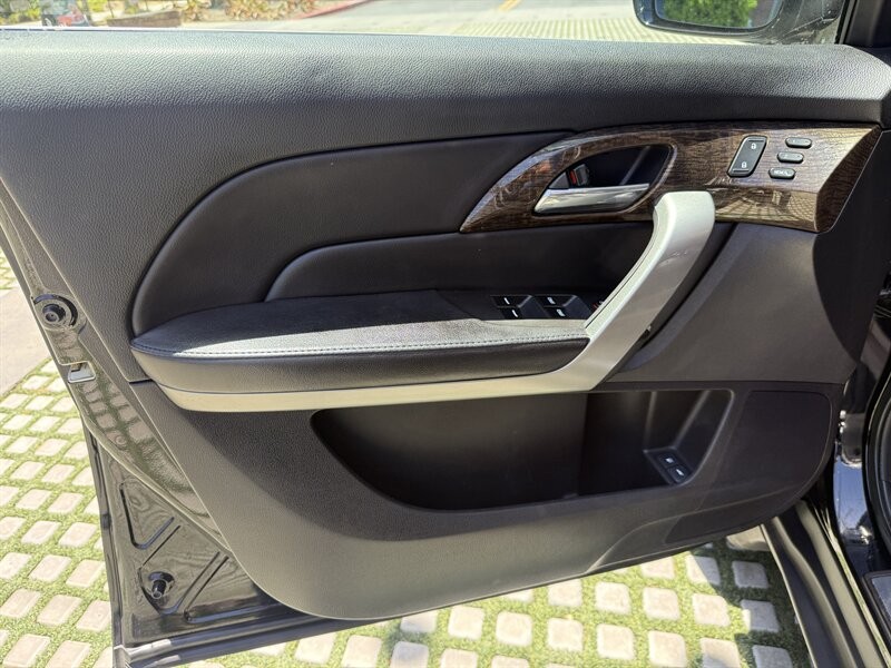 Acura MDX Vehicle Full-screen Gallery Image 43