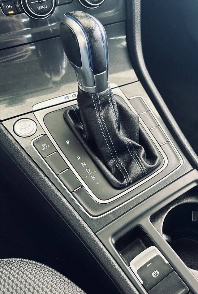 Volkswagen e-Golf Vehicle Full-screen Gallery Image 14