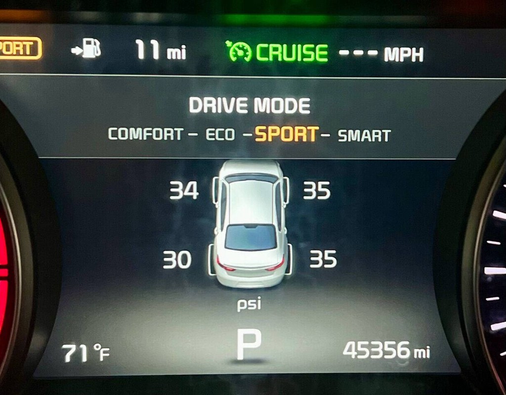 Kia Cadenza Vehicle Full-screen Gallery Image 17